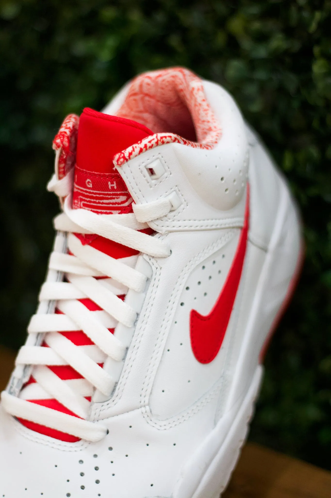 NIKE AIR FLIGHT LITE MID "WHITE/UNI RED"